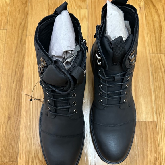 Black Boots with Lace-up Style, Sturdy Rubber Sole & warm lining - Picture 2 of 7